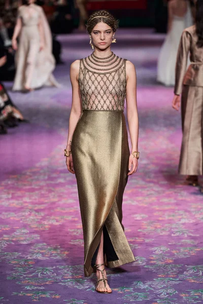 Look 25